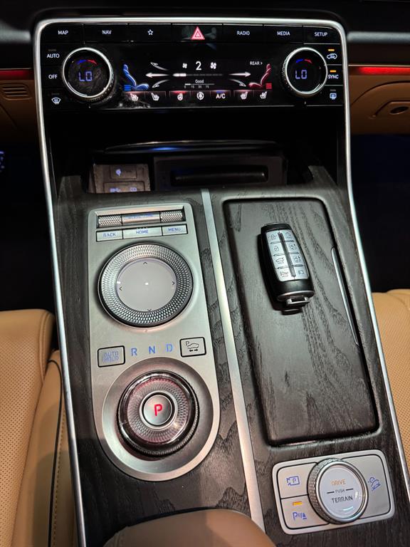 Genesis GV80 — photo 16