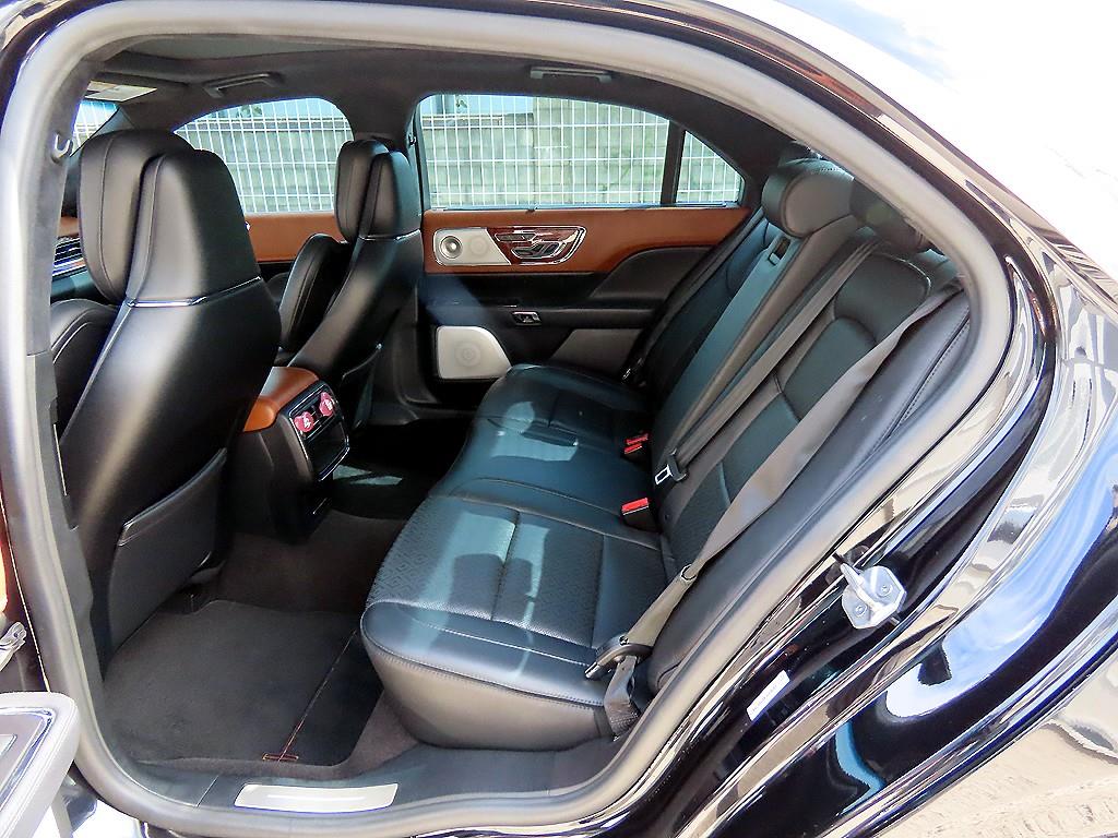 Lincoln Continental — photo 06