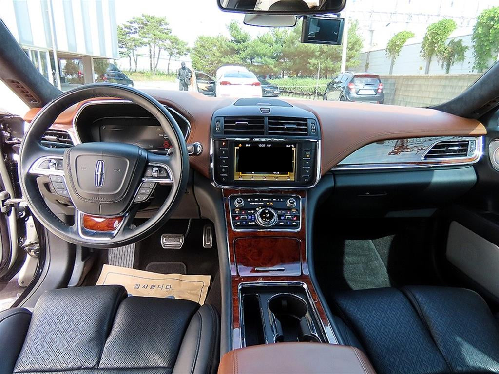 Lincoln Continental — photo 07