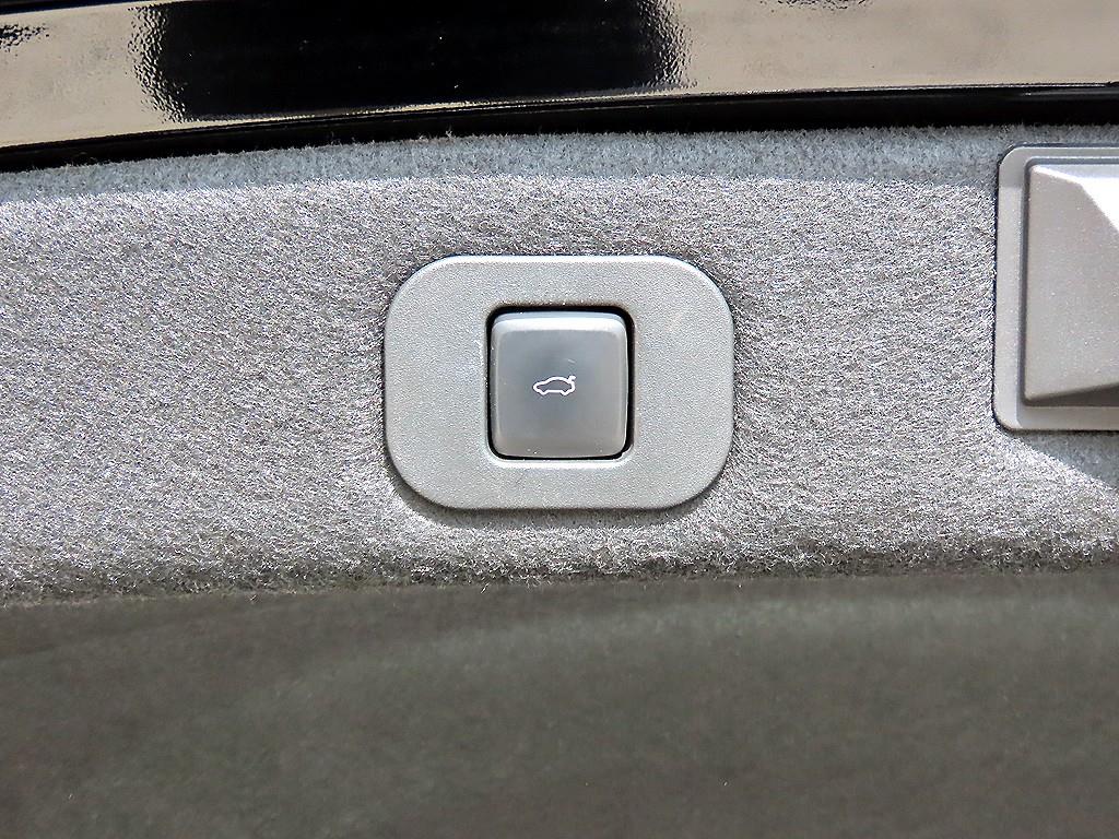 Lincoln Continental — photo 16