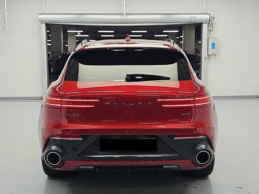 Genesis GV70 — photo 03