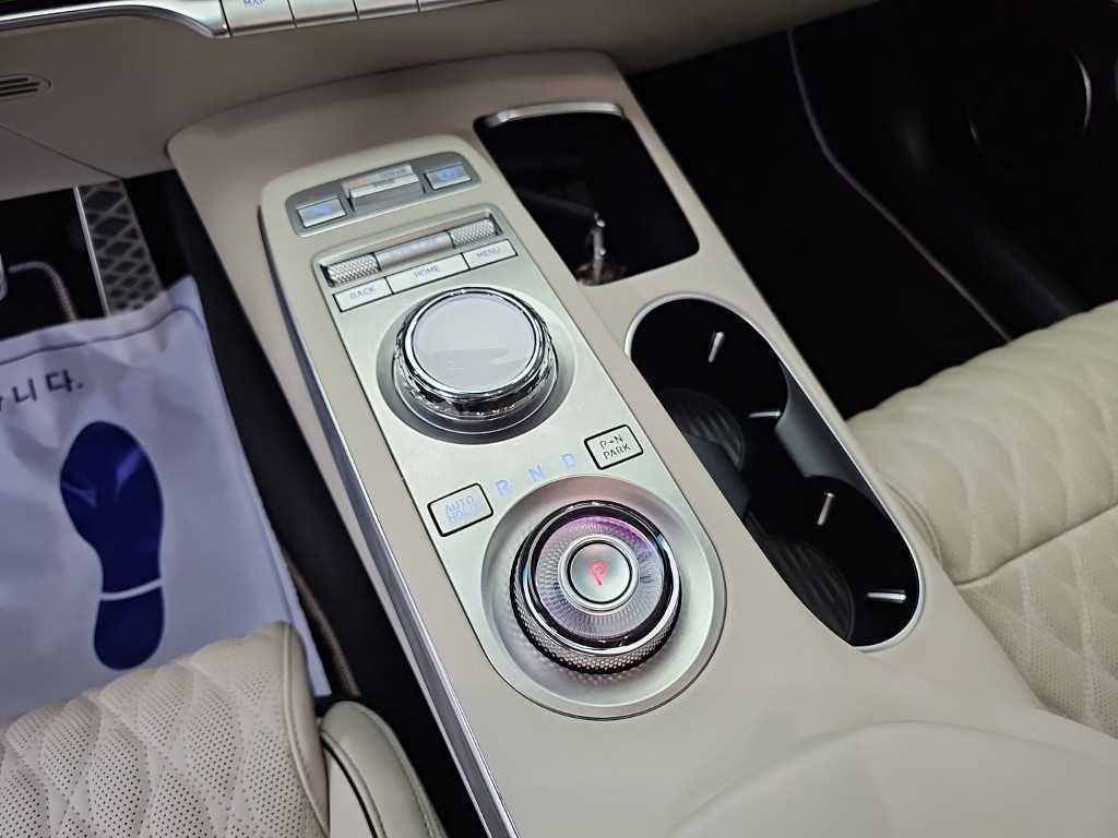 Genesis GV70 — photo 08