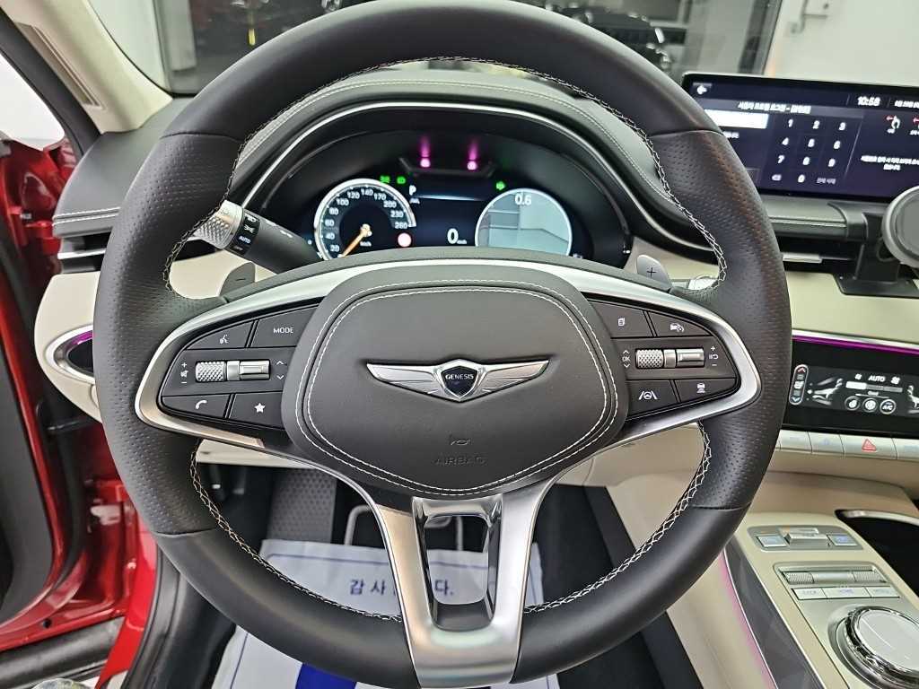Genesis GV70 — photo 09
