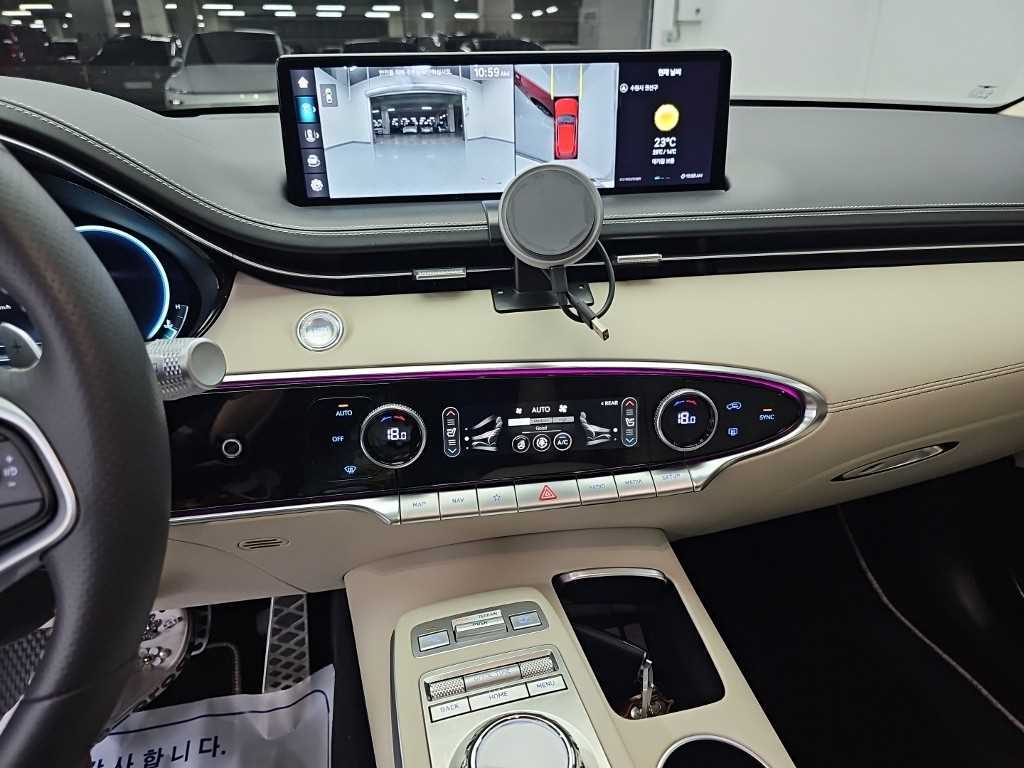 Genesis GV70 — photo 10