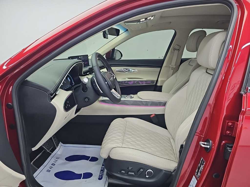 Genesis GV70 — photo 11