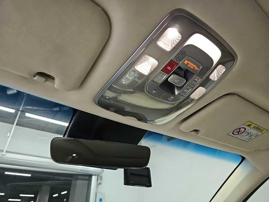 Genesis GV70 — photo 17