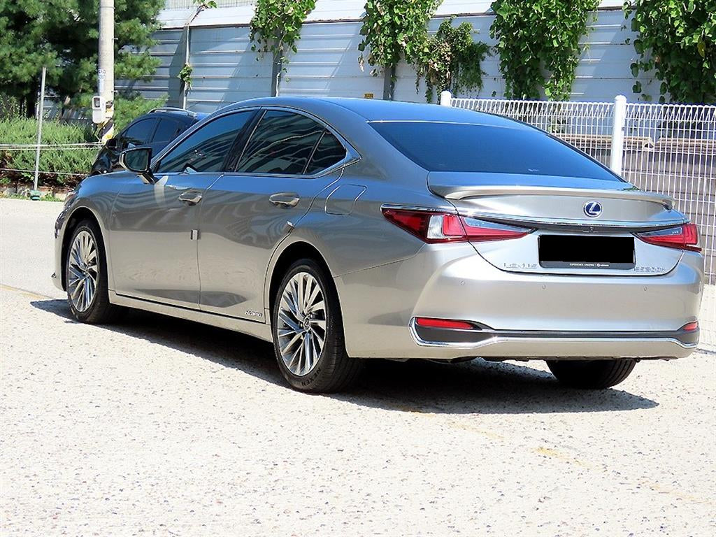 Lexus ES — photo 03