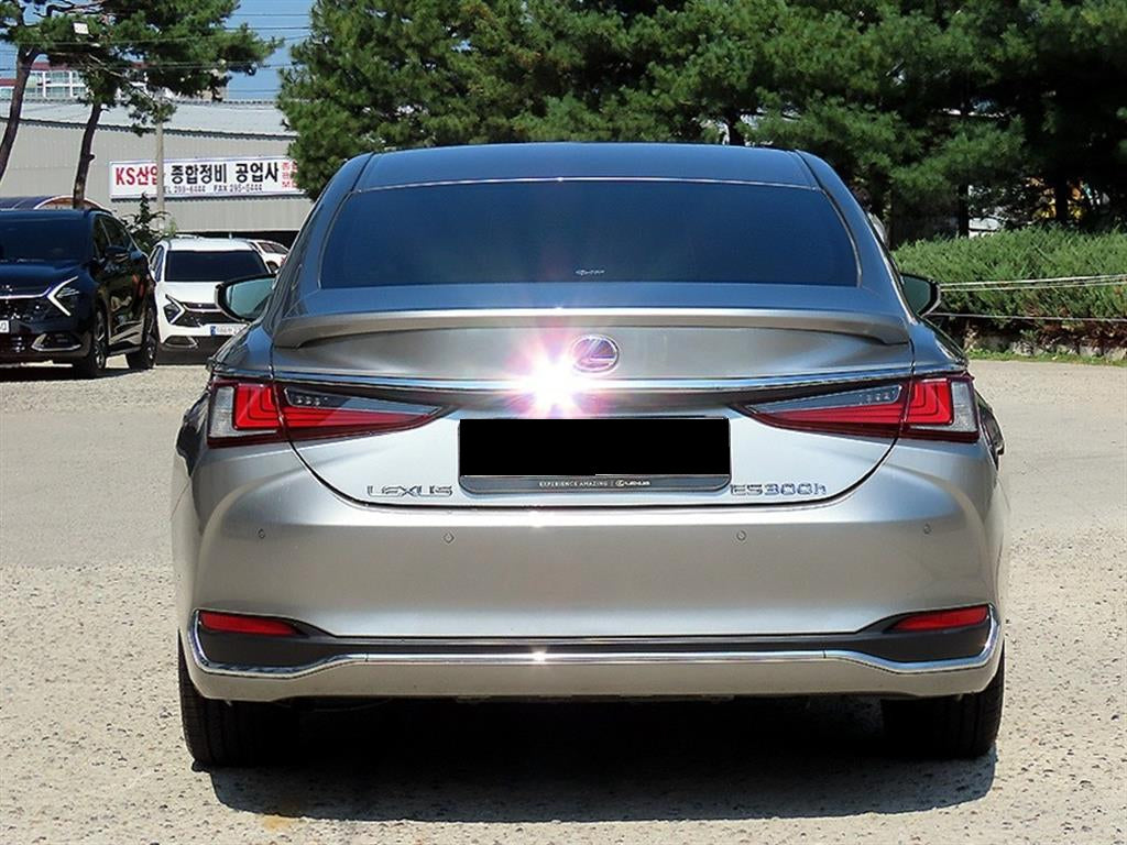 Lexus ES — photo 04