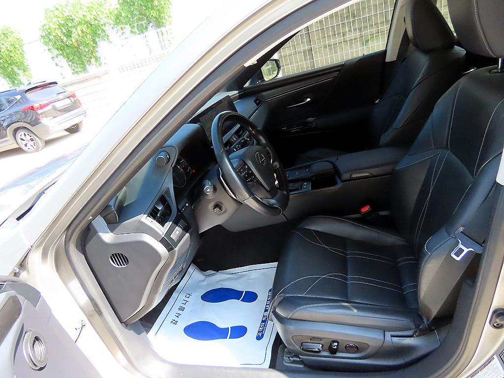 Lexus ES — photo 05