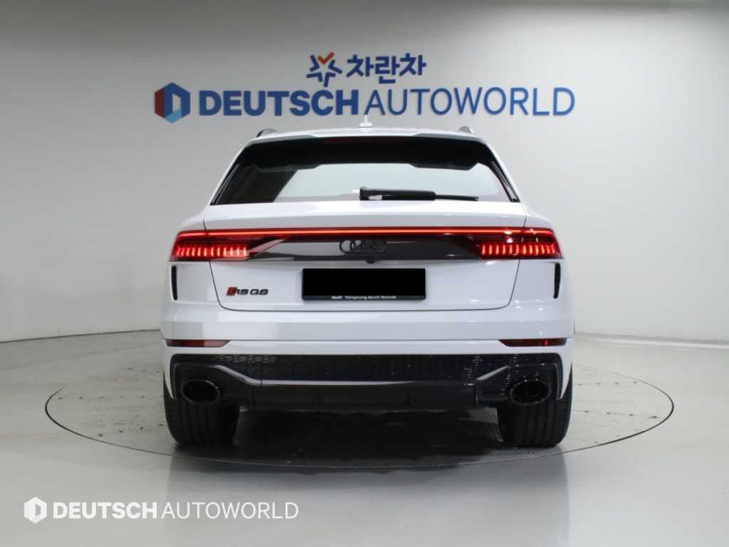 Audi RSQ8 — photo 04