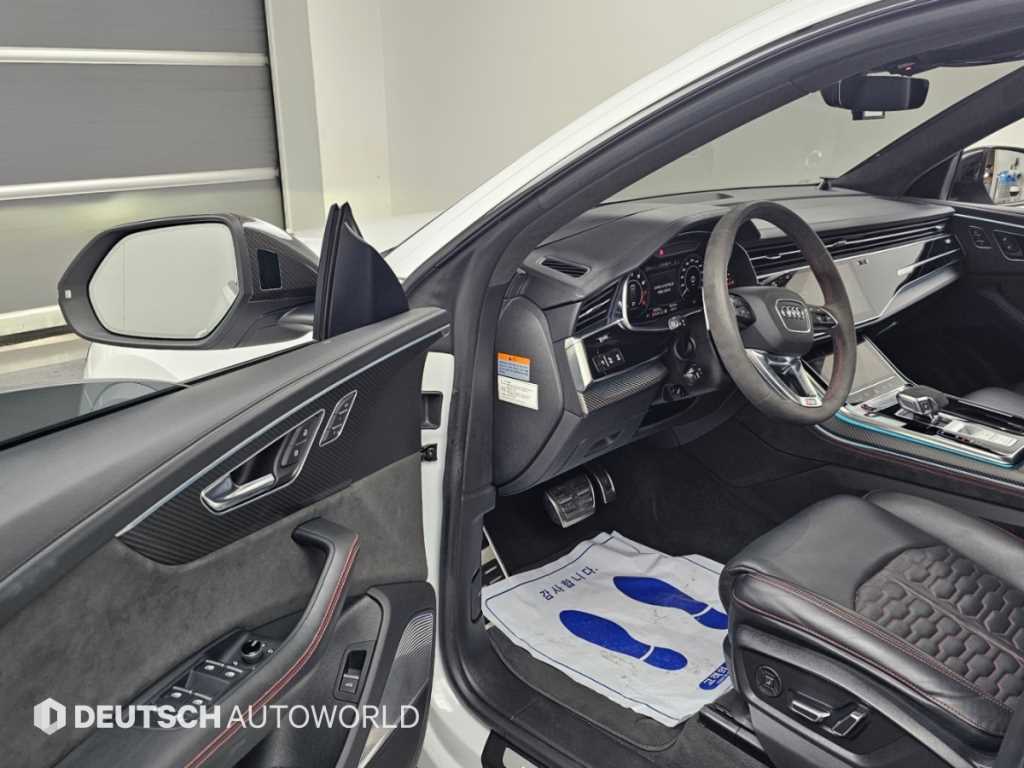 Audi RSQ8 — photo 11