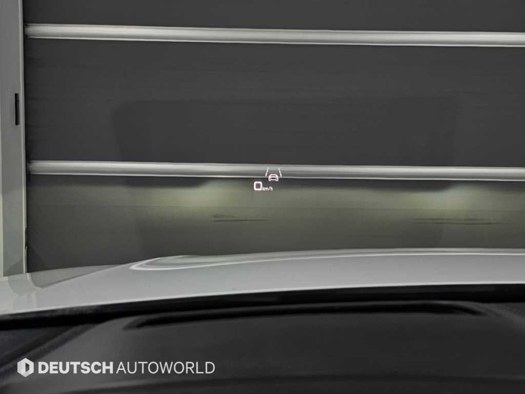 Audi RSQ8 — photo 17