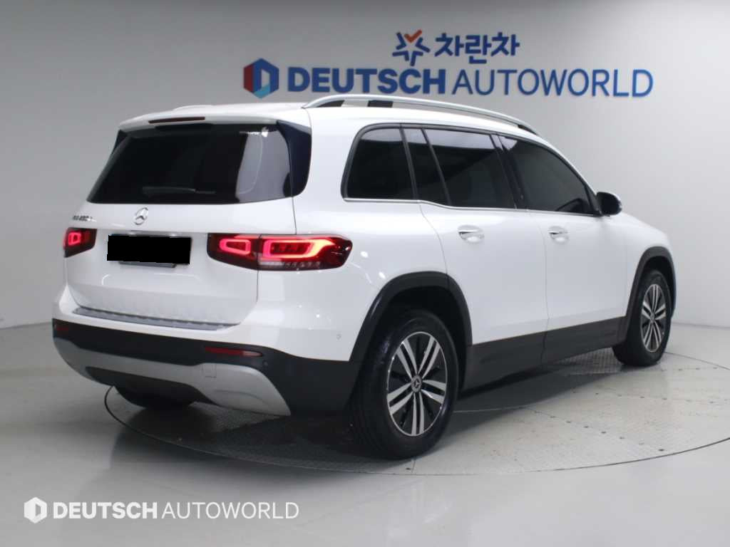 Mercedes-Benz GLB-Class — photo 02
