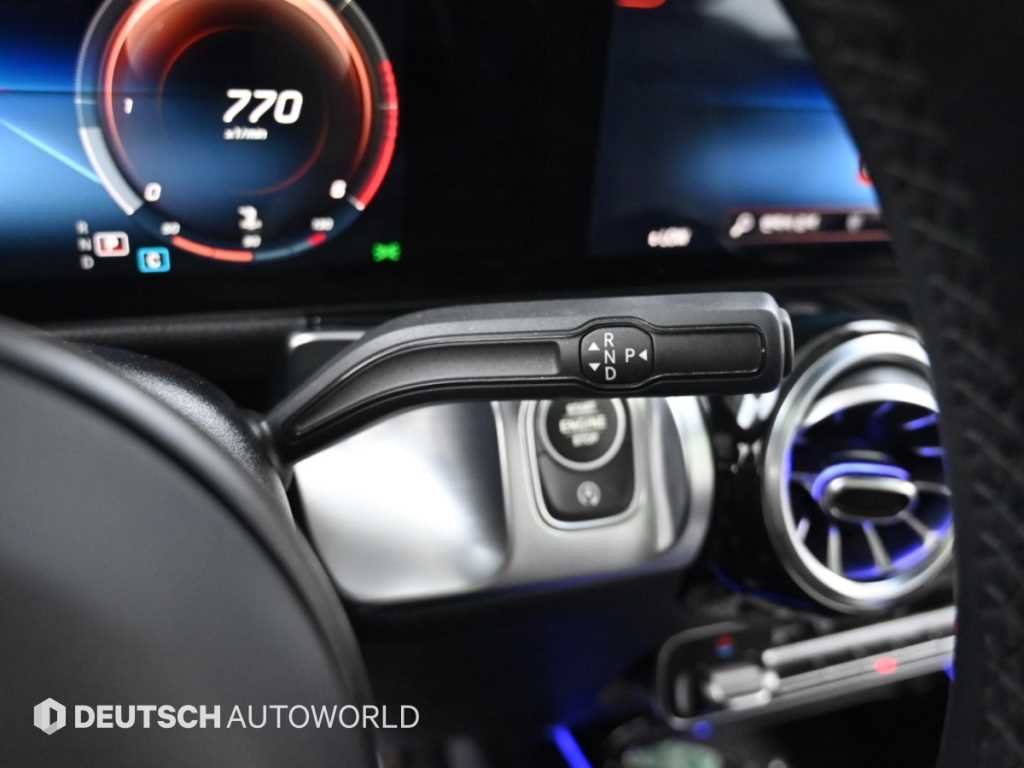 Mercedes-Benz GLB-Class — photo 09