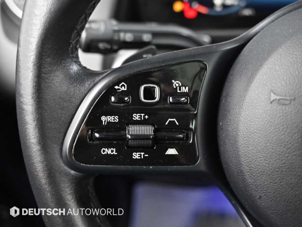 Mercedes-Benz GLB-Class — photo 16