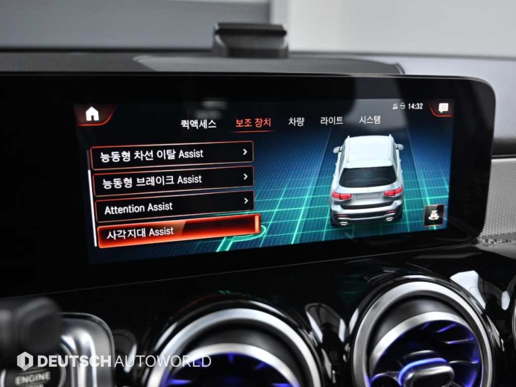Mercedes-Benz GLB-Class — photo 17