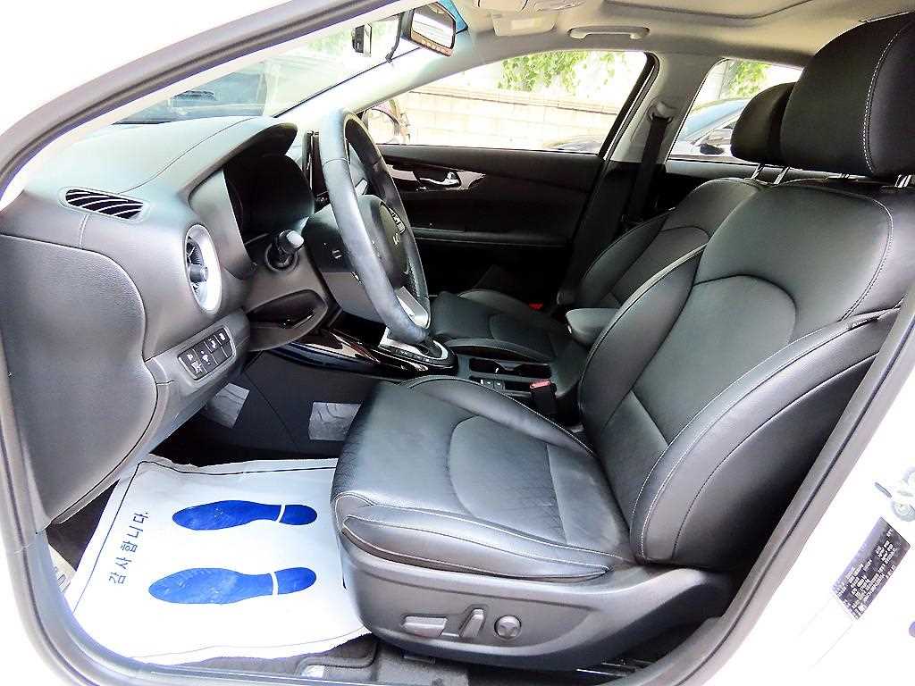 Kia K3 — photo 05