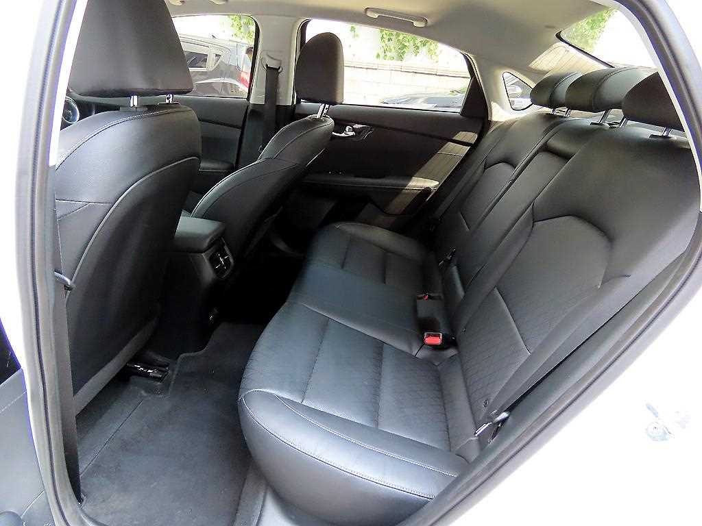 Kia K3 — photo 06