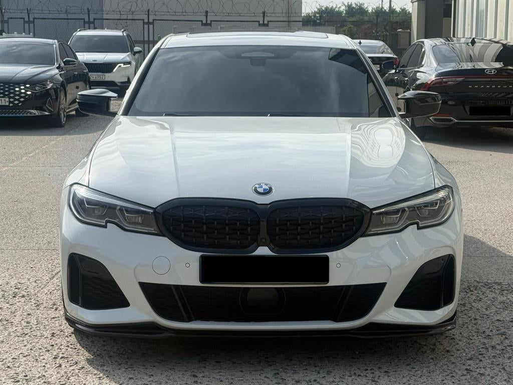BMW 3-Series — photo 01
