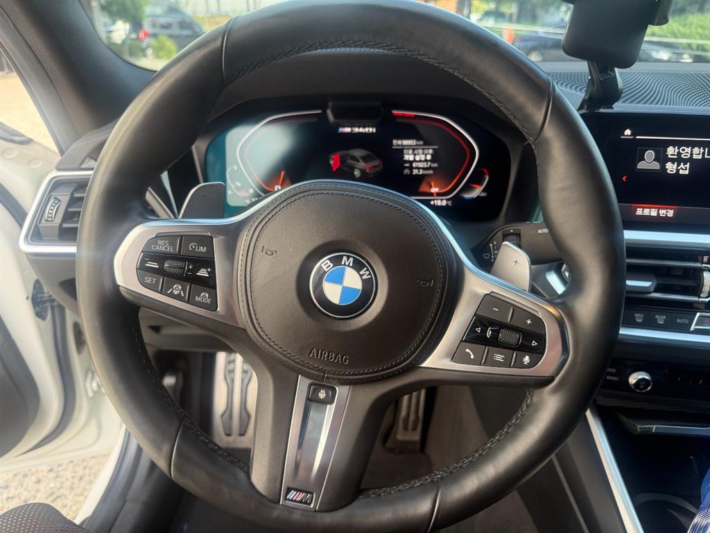 BMW 3-Series — photo 08