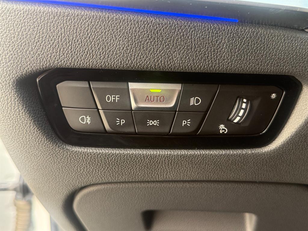 BMW 3-Series — photo 12