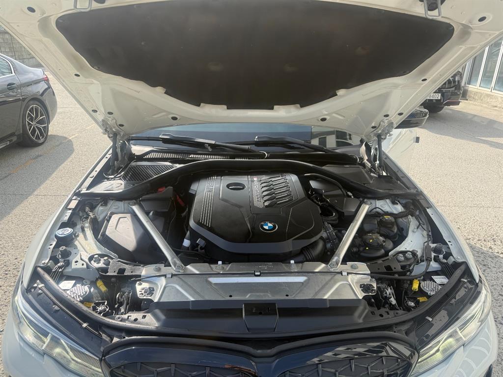 BMW 3-Series — photo 19