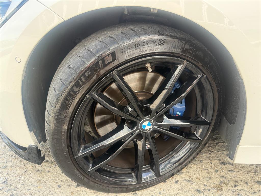 BMW 3-Series — photo 20
