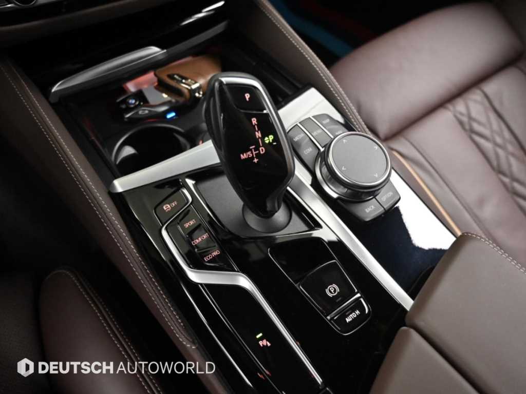BMW 5-Series — photo 09