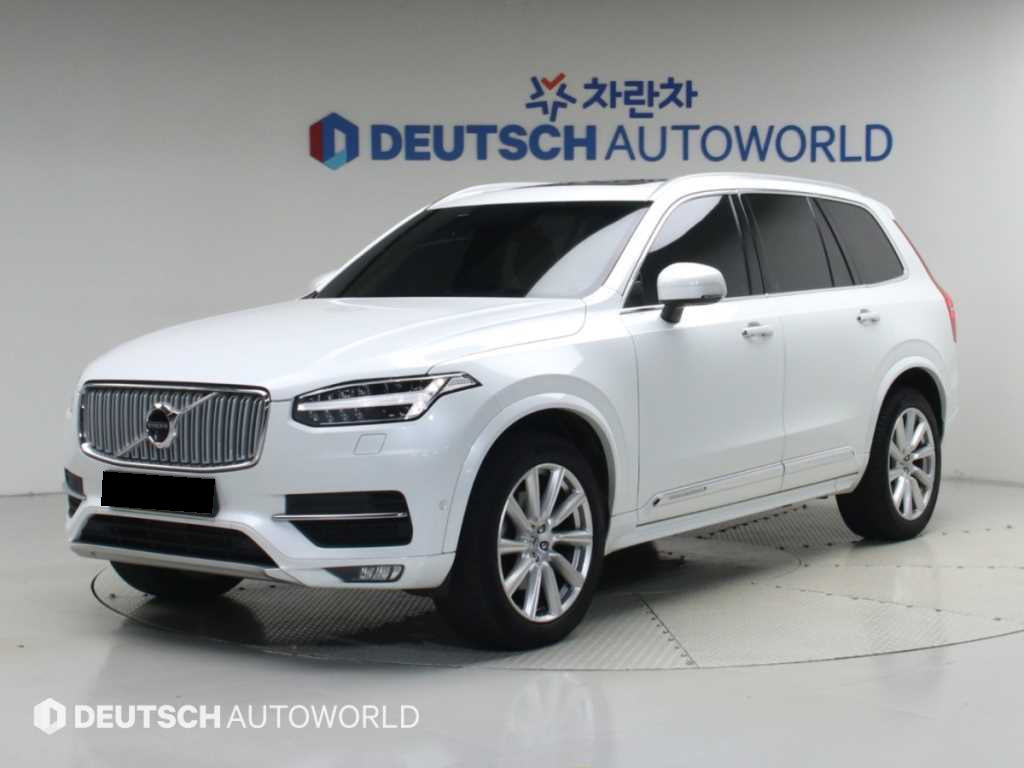Volvo XC90 — photo 01