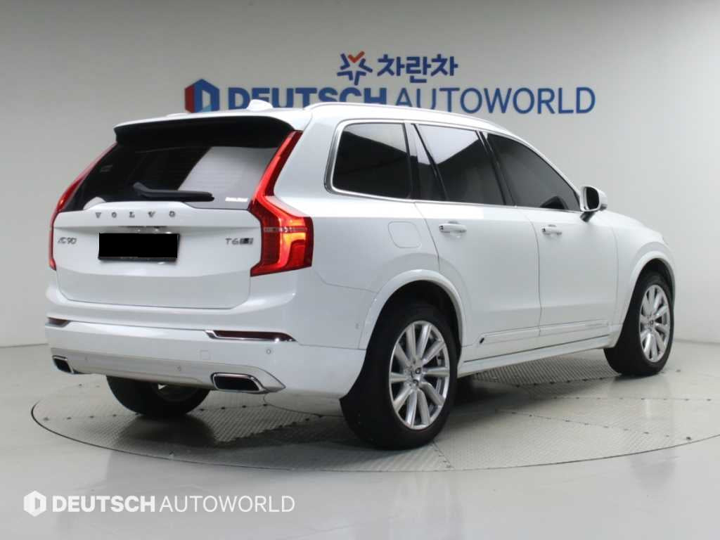 Volvo XC90 — photo 02