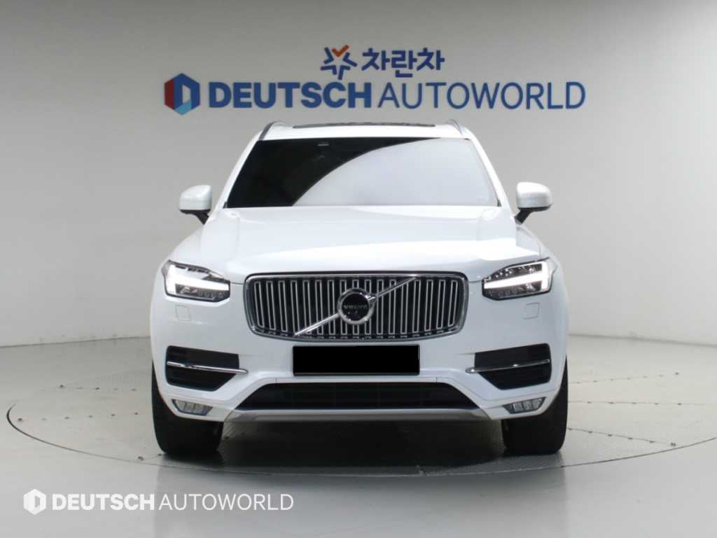 Volvo XC90 — photo 03