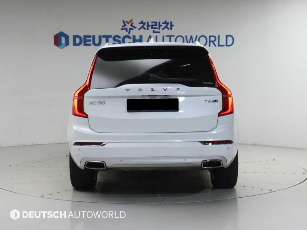 Volvo XC90 — photo 04