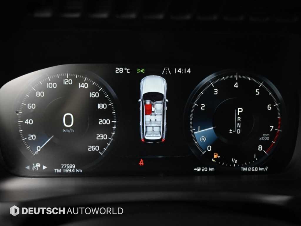 Volvo XC90 — photo 08