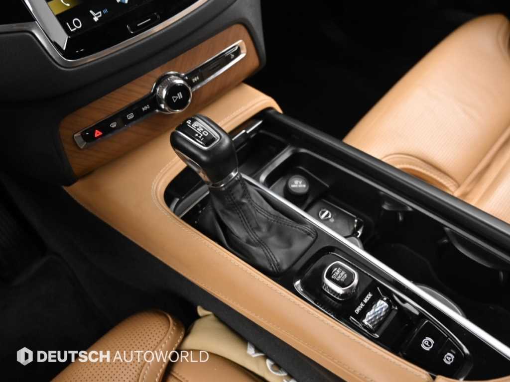 Volvo XC90 — photo 09