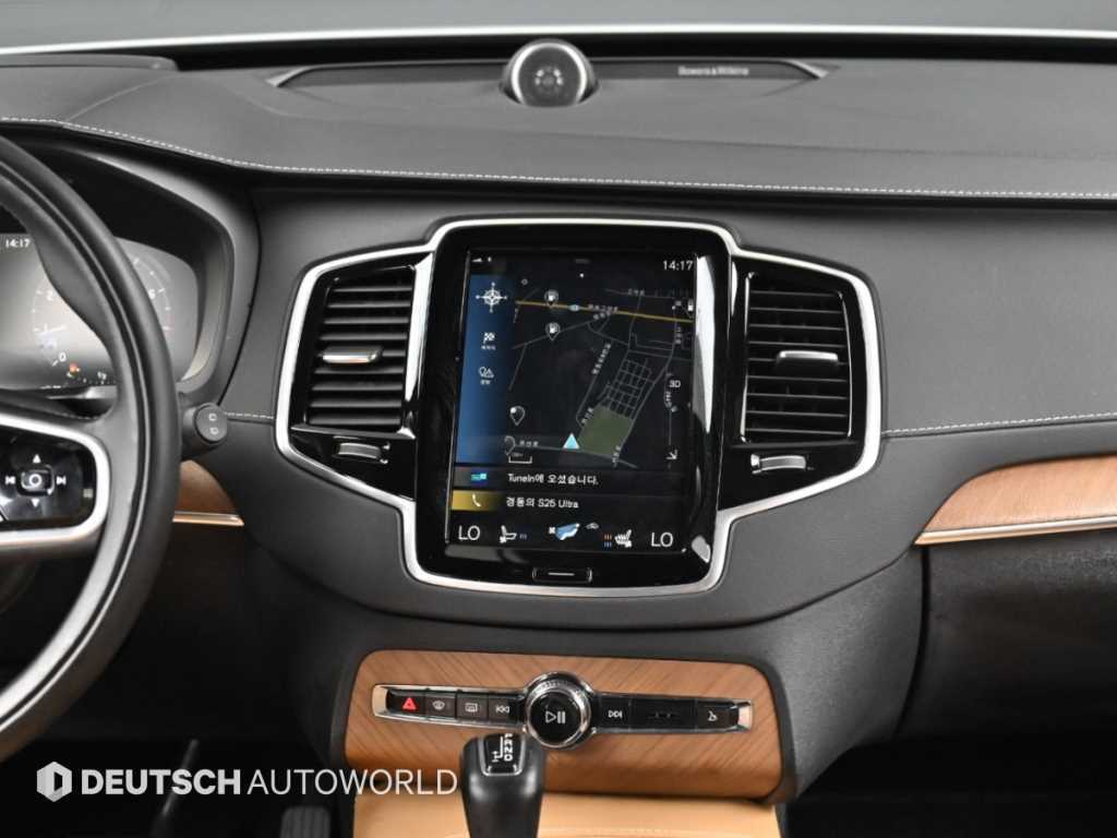 Volvo XC90 — photo 14