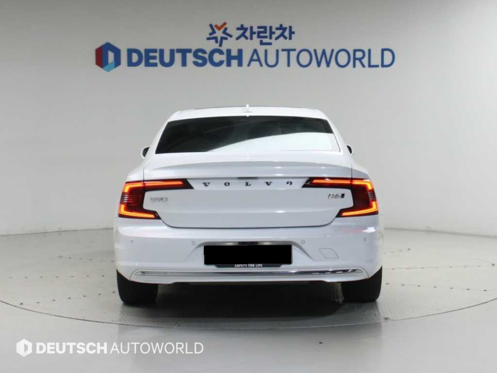 Volvo S90 — photo 04