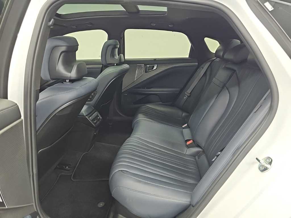 Kia K8 — photo 12