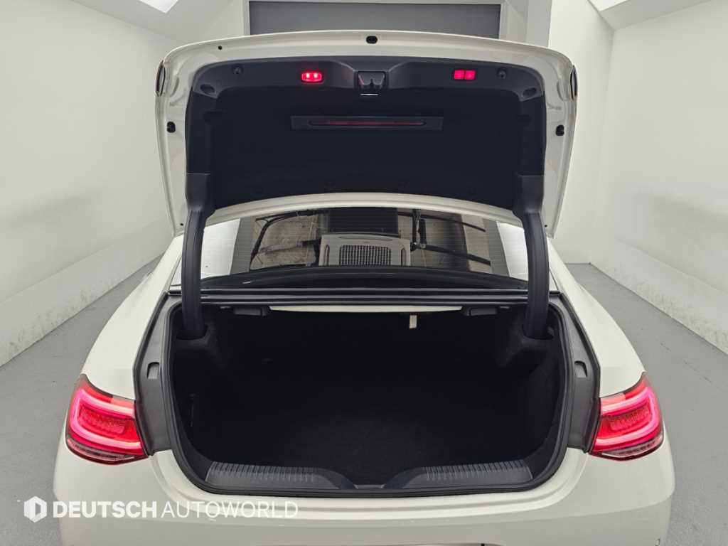 Mercedes-Benz CLS-Class — photo 19