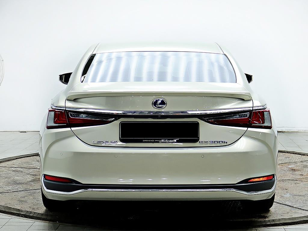 Lexus ES — photo 03