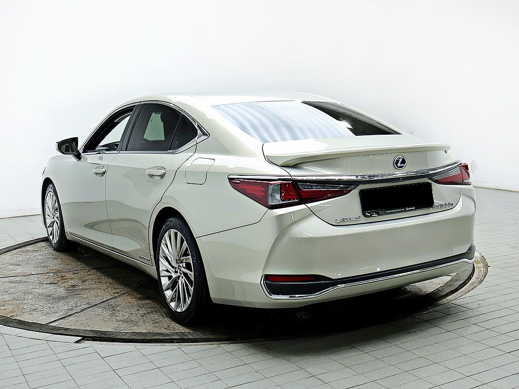 Lexus ES — photo 04