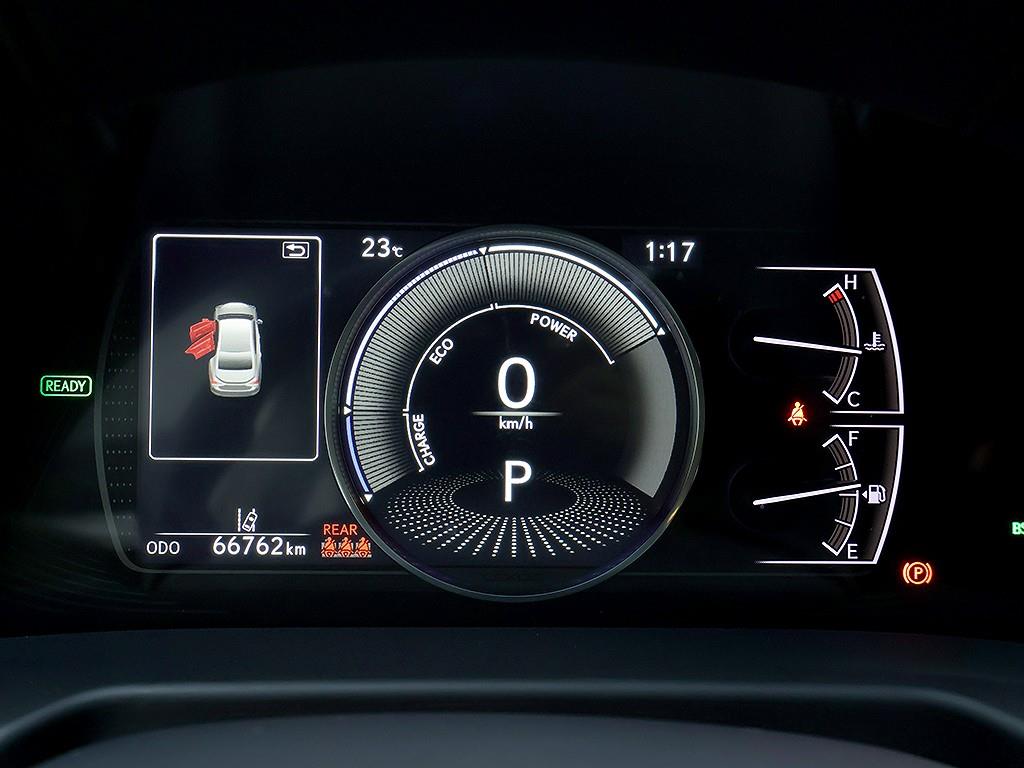 Lexus ES — photo 06