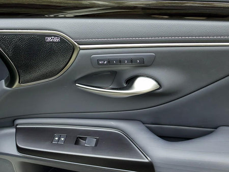 Lexus ES — photo 13