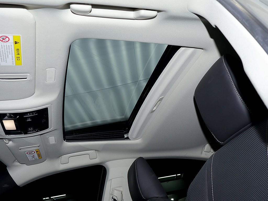 Lexus ES — photo 15