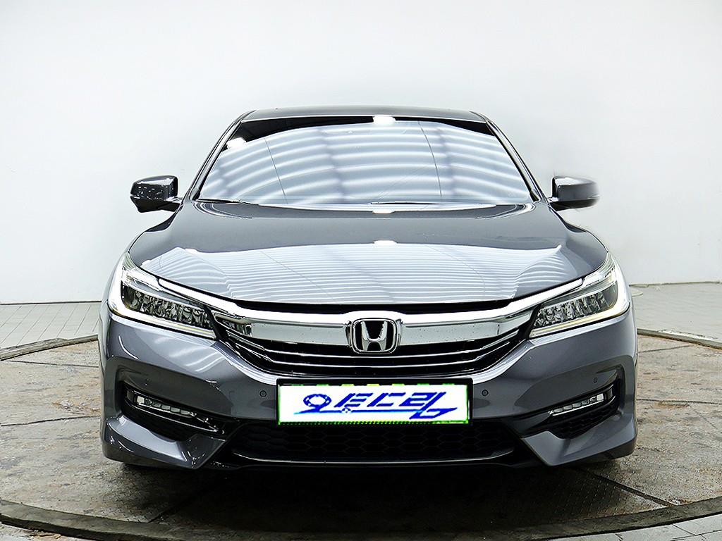 Honda Accord — photo 01