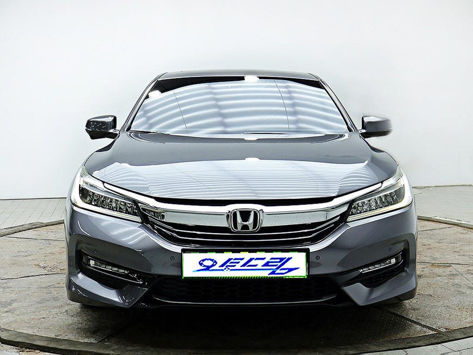 Honda Accord — photo 01