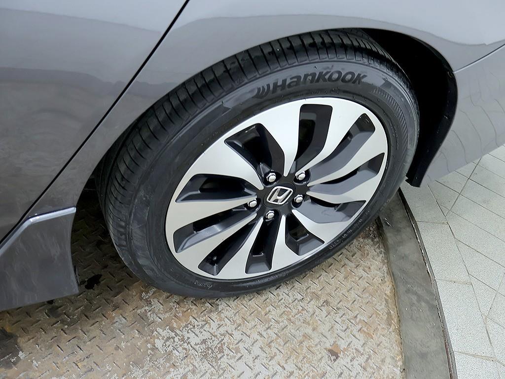 Honda Accord — photo 08