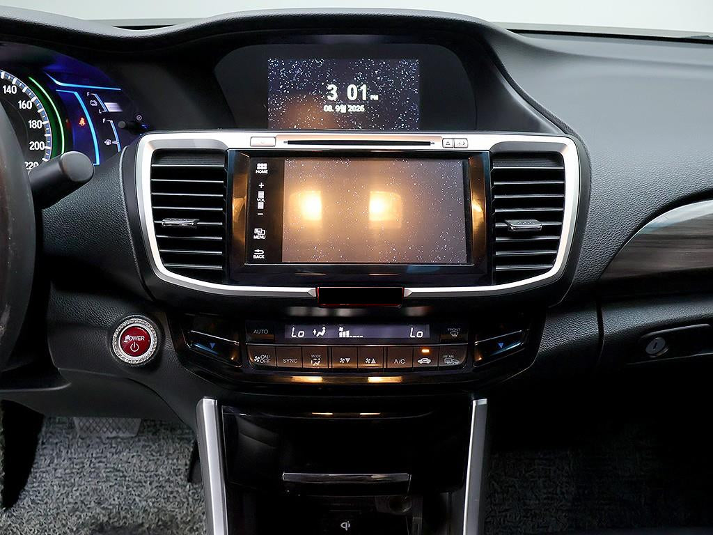 Honda Accord — photo 09
