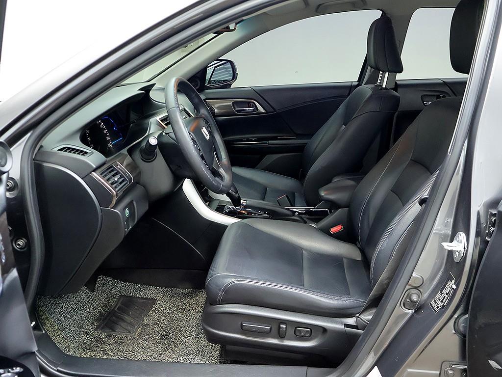 Honda Accord — photo 11