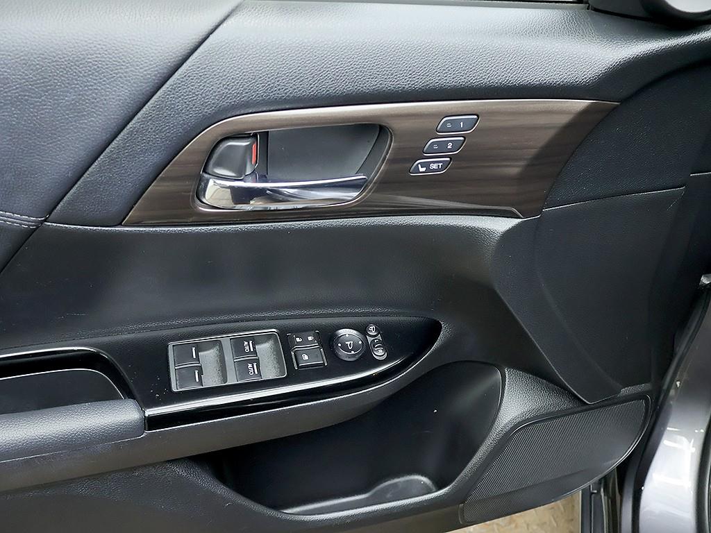 Honda Accord — photo 13