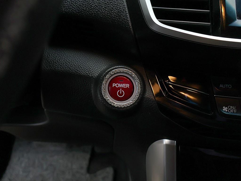 Honda Accord — photo 17